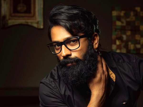 Shanthnu Bhagyaraj Photos