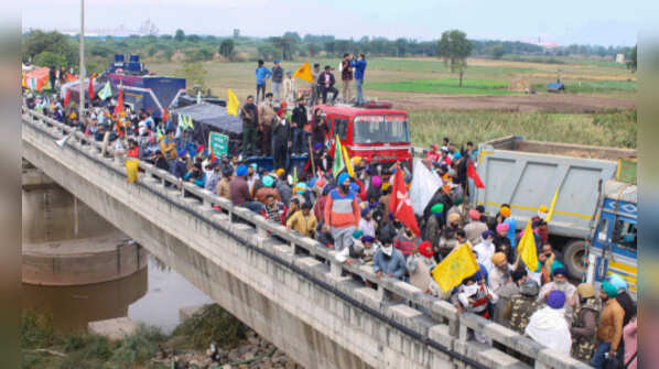 'Delhi Chalo':Farmers protest at Delhi-Haryana border