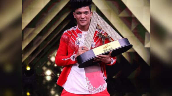 Tiger Pop lifts the trophy of India's Best Dancers