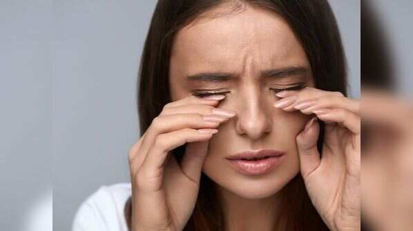 Effects of the Lunar Eclipse on the eyes