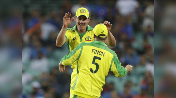 Henriques takes a stunner to send Kohli back