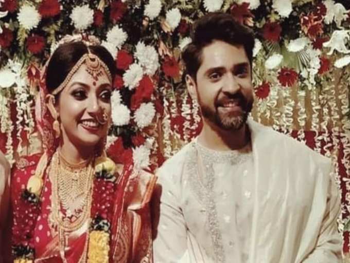 Gourab Chatterjee and Devlina Kumar get married in a cozy ceremony; see ...