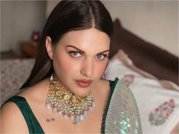Himanshi Khurana Wallpapers