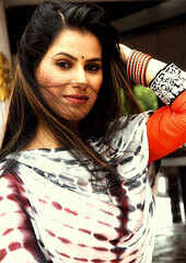 Aruna Giri.