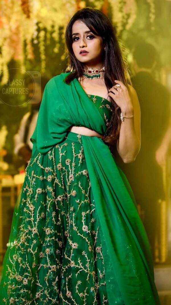 Chaitra Vasudevan Wallpapers