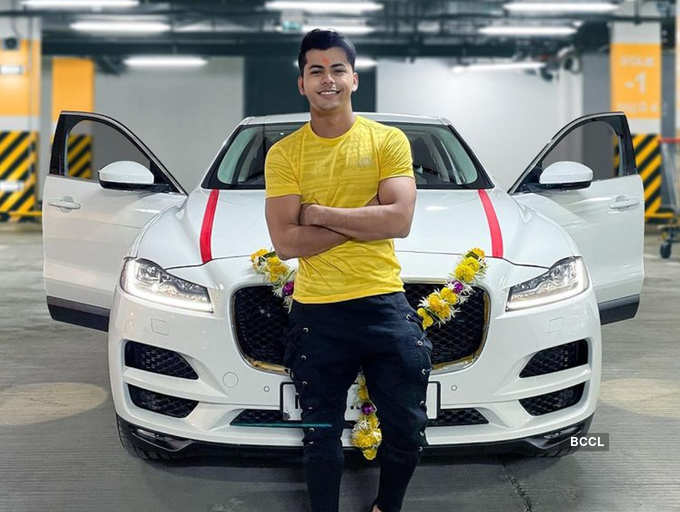 Aladdin actor Siddharth Nigam proudly flaunts his new luxury car