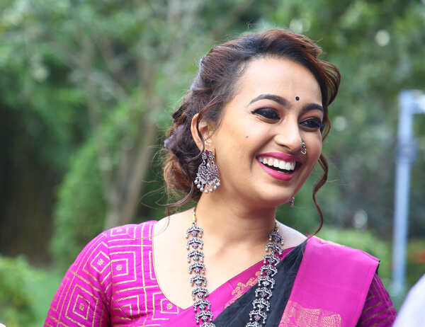 Ester Noronha Wallpapers