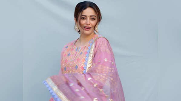 Who is Nehha Pendse?