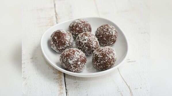 Flattened Rice and Jaggery Laddoo