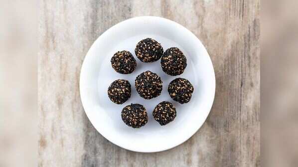 Black Sesame and Jaggery Laddoo