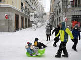 Madrid receives heaviest snowfall in 50 years