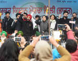 Swara Bhasker, Rabbi Shergill & others take part in concert to support farmers at Tikri border