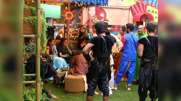 Suresh Chakravarthy hitting Sanam Shetty with a sceptre