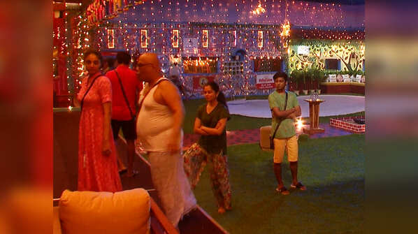 Anitha finding fault with Suresh's ‘Sumangali’ remark
