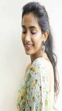 Article image for: Anjali <i class="tbold">anish kumar</i>