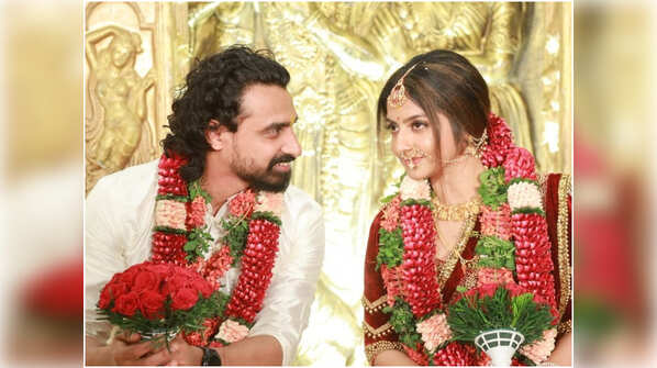 ‘Joseph’ fame Athmiya tied the knot with Sanoop