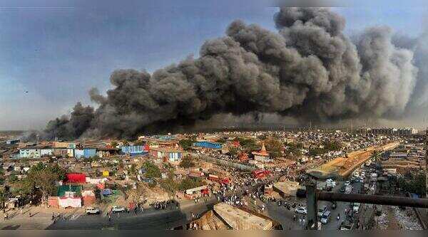 Massive fire at Mankhurd