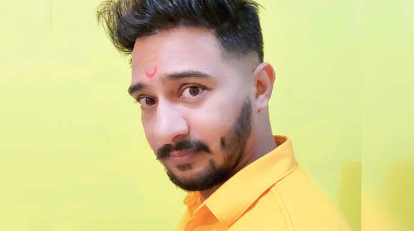 Nikhil as Mohit in Yeu Kashi Tashi Me Nandayla