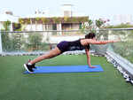 ​High plank with arm raise
