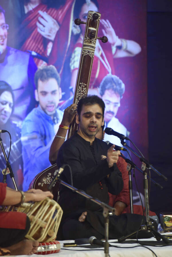 Rahul Deshpande Images