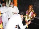CM Thackeray bows his head in front of Shivaji's statue