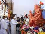 CM offers a prayer to Chhatrapati Shivaji Maharaj and Jijabai