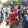 Article image for: Patna: <i class="tbold">tejashwi yadav</i> arrives at Bihar assembly on tractor