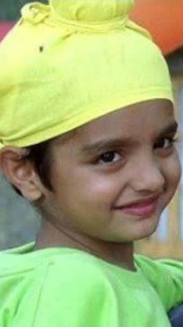 Parzaan Dastur Photos