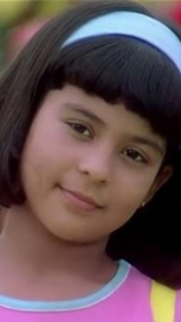 Sana Saeed Wallpapers