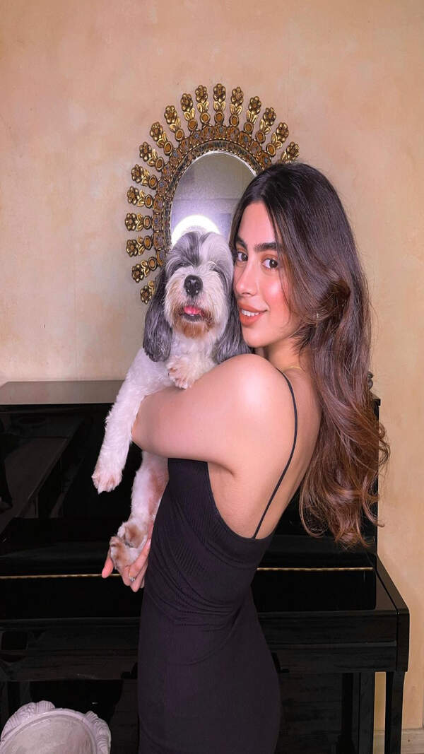 Khushi Kapoor Pictures