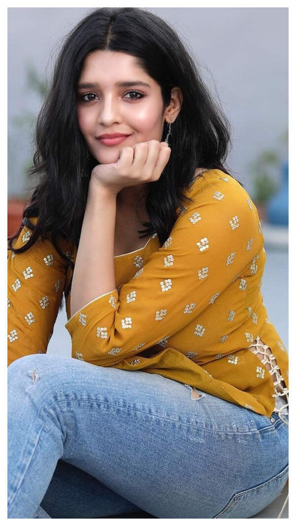Ritika Singh Wallpapers