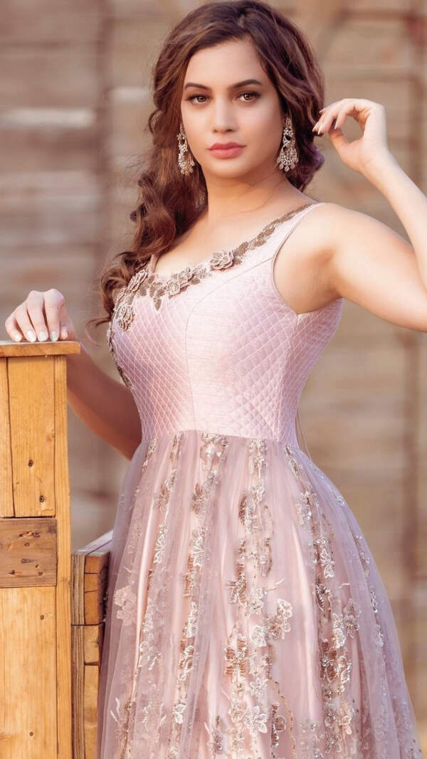 diksha panth Pictures