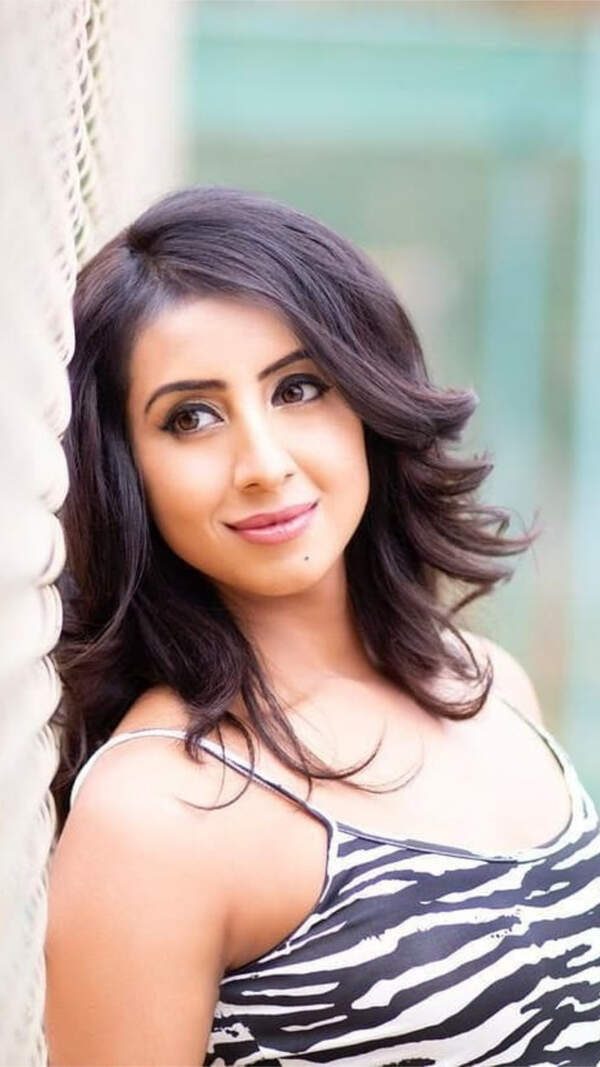 Sanjjanaa Galrani Images