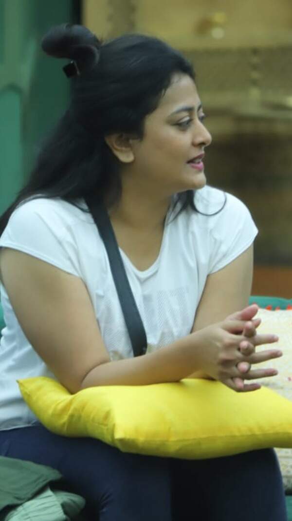Nidhi Subbaiah Images