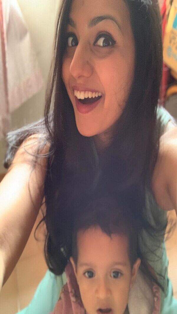 Sruthi Hariharan Wallpapers