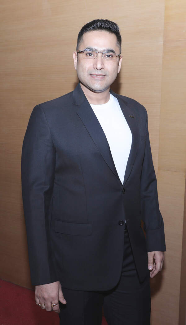 Ashish_Kumar Pictures