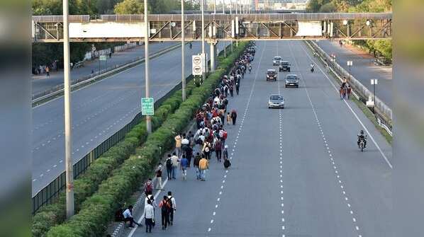 Exodus of migrant workers towards Delhi on Delhi-Jaipur Expressway.