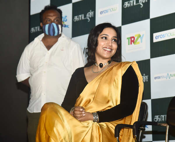 Zoya Hussain Images