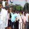 Article image for: Sex tape case: <i class="tbold">ramesh jarkiholi</i> supporters show black flags to DK Shivakumar in Belgavi