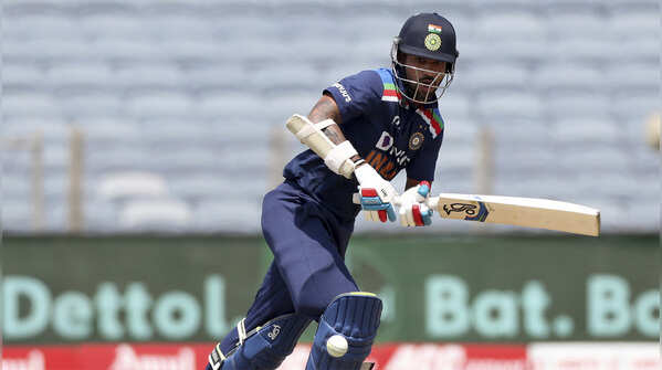 Fine knocks by Dhawan and Pant