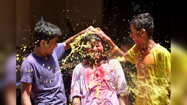 Mumbaikars celebrate Holi