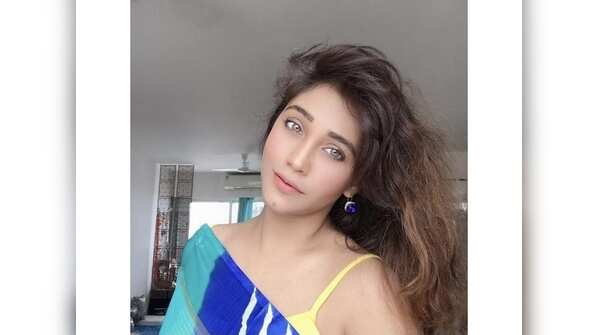 Amrapali Gupta: A mix of organic and essential oils applied before playing is good for skin
