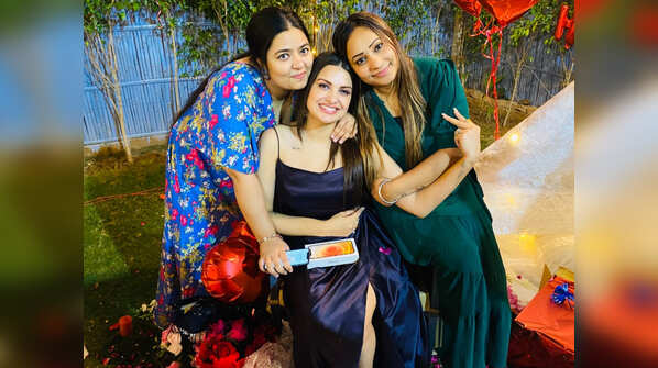 Himanshi Khurana: Party for me is good food and music