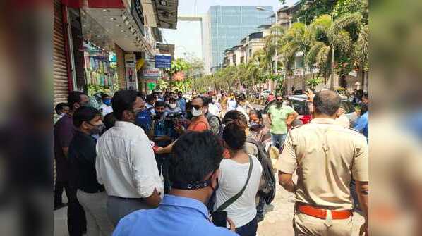 Shopkeepers protest in Seawoods