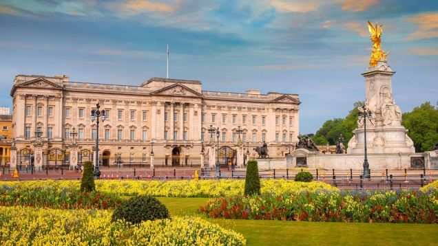 Buckingham Palace to reopen for visitors this summer | Times of India ...