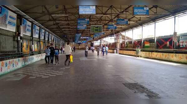 Ghatkopar station empty