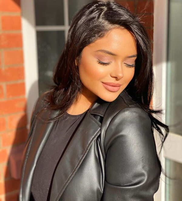 Afshan Azad Wallpapers