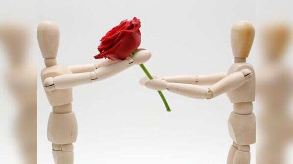 8 unexpected romantic gestures that your partner will love