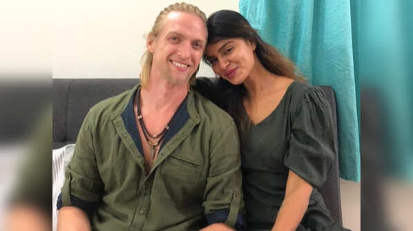 Aashka Goradia - Brent Goble