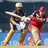 Maxwell, de Villiers hit top-class 50s
